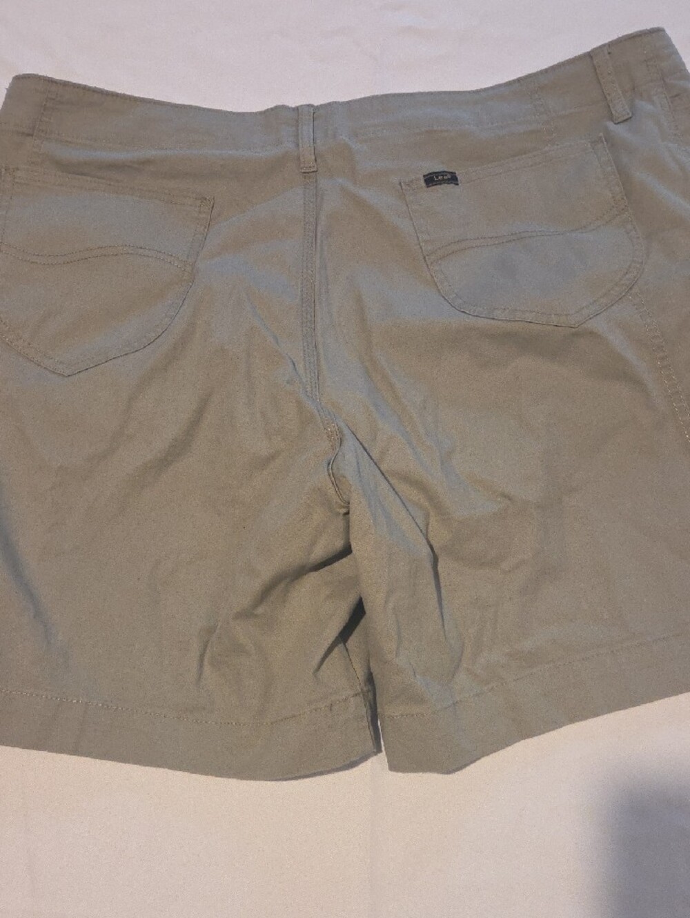 Lee Men's Flat Front Shorts in Light Khaki - Picture 5 of 7